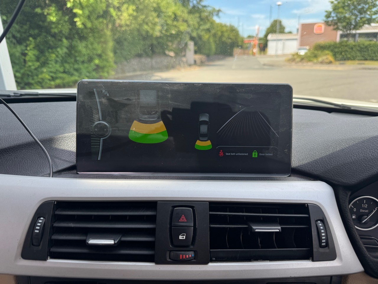 BMW 320d F30 parking display retained after retrofit