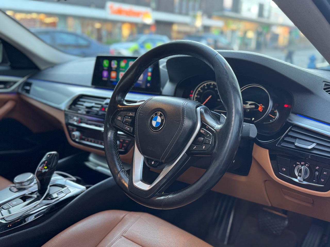 BMW 520d G30 interior after CarPlay retrofit