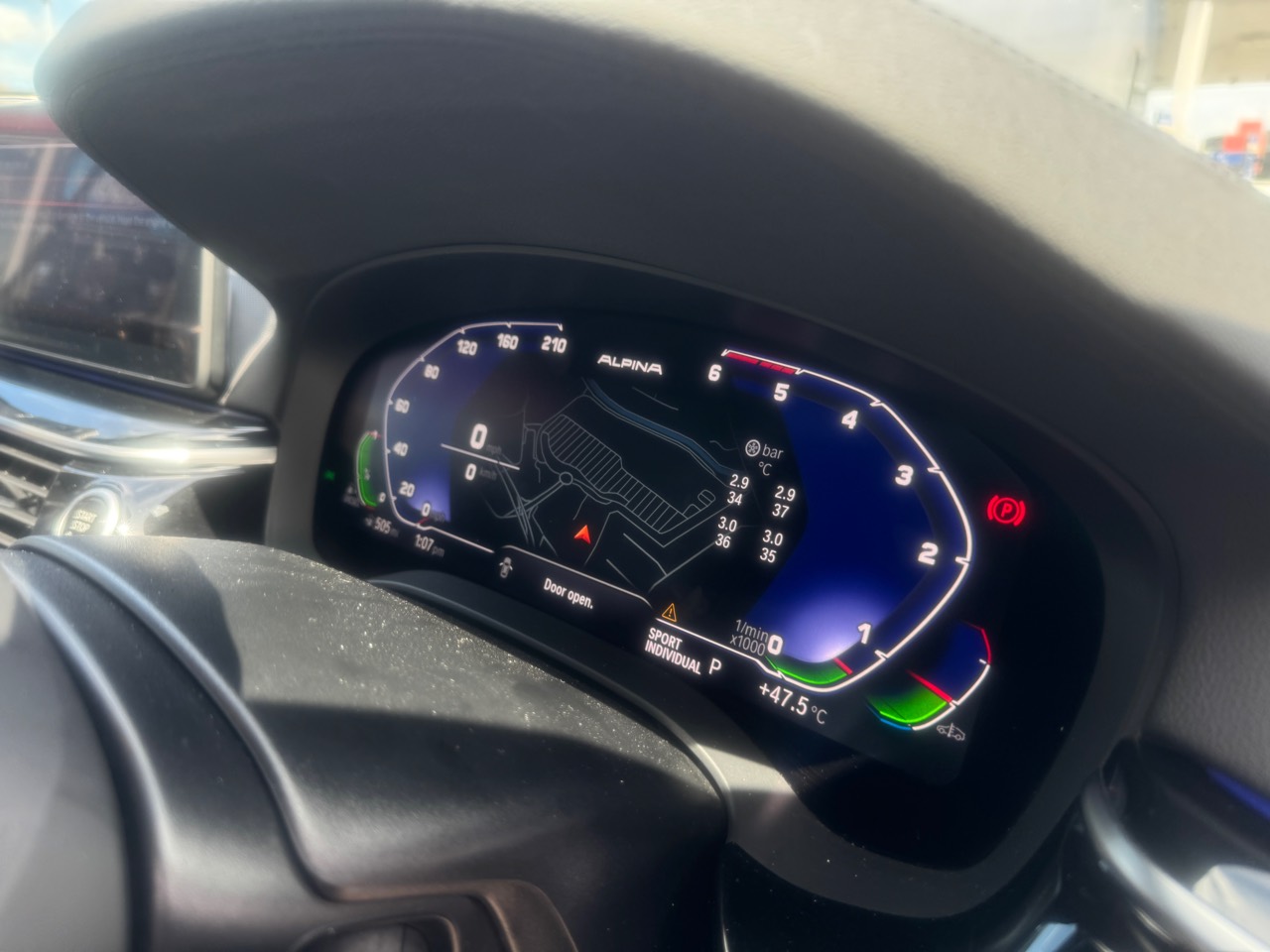 BMW 530d G30 digital cluster with Alpina-style dashboard coding and tyre data