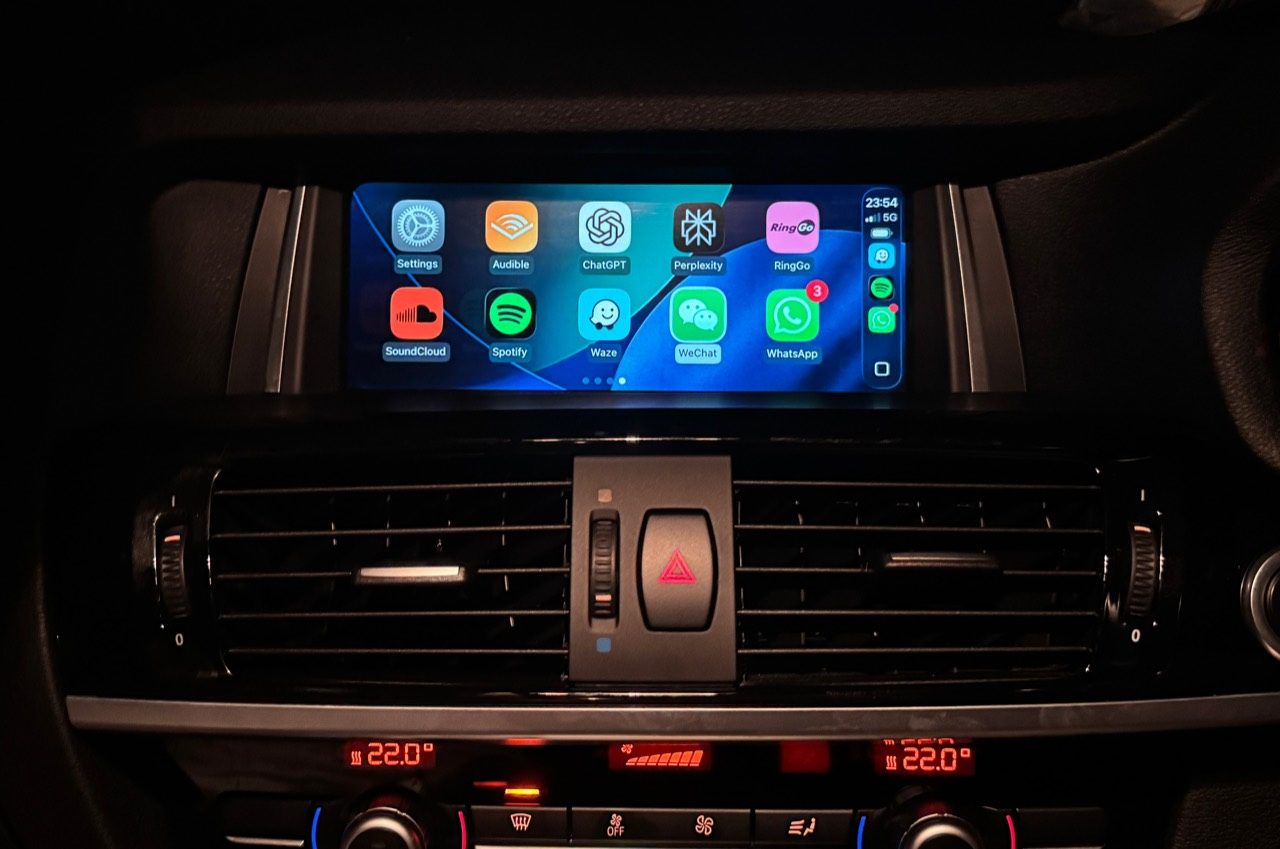 BMW X4 F26 Apple CarPlay working on the BMW display