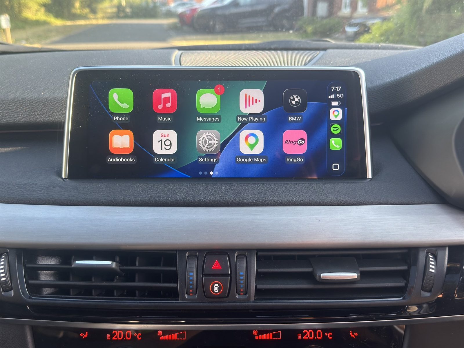 BMW X5 F15 Apple CarPlay working on the original BMW display