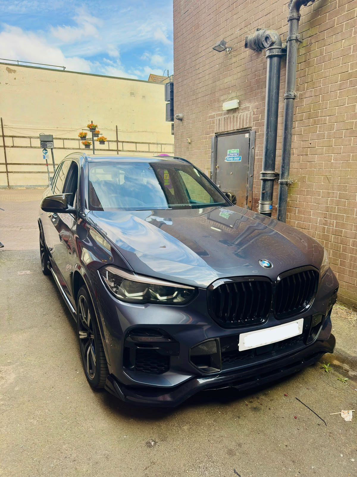 2021 BMW X5 G05 exterior with registration obscured
